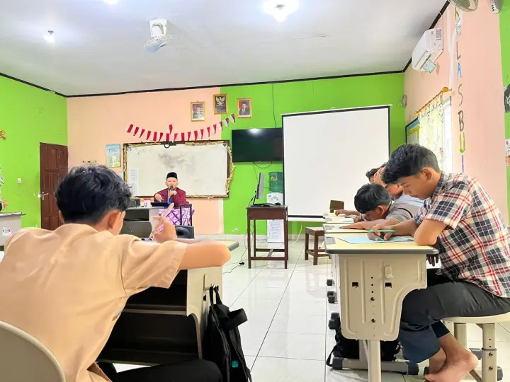 siswa SMP berprestasi di Jogja sedang belajar